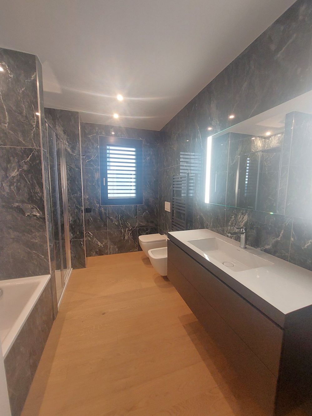 Montagnola: Luxuriöse Wohnung mit Panoramablick und privatem Garten -  Bild 11