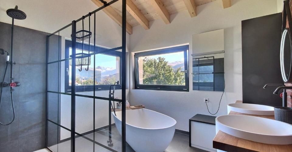 VENDU. Lens. Villa neuve de 5.5 pièces, vue sur le lac du Louché et les Alpes, à 10 minutes de Crans-Montana, proche écoles et commerces - Maison 5.5 pièces - image - 12