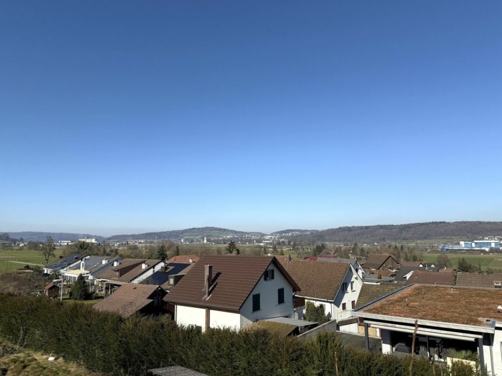 ATTRAKTIVES WOHNEN MIT WEITBLICK; 4 1/2 Zimmer Attikawohnung -  Bild 4