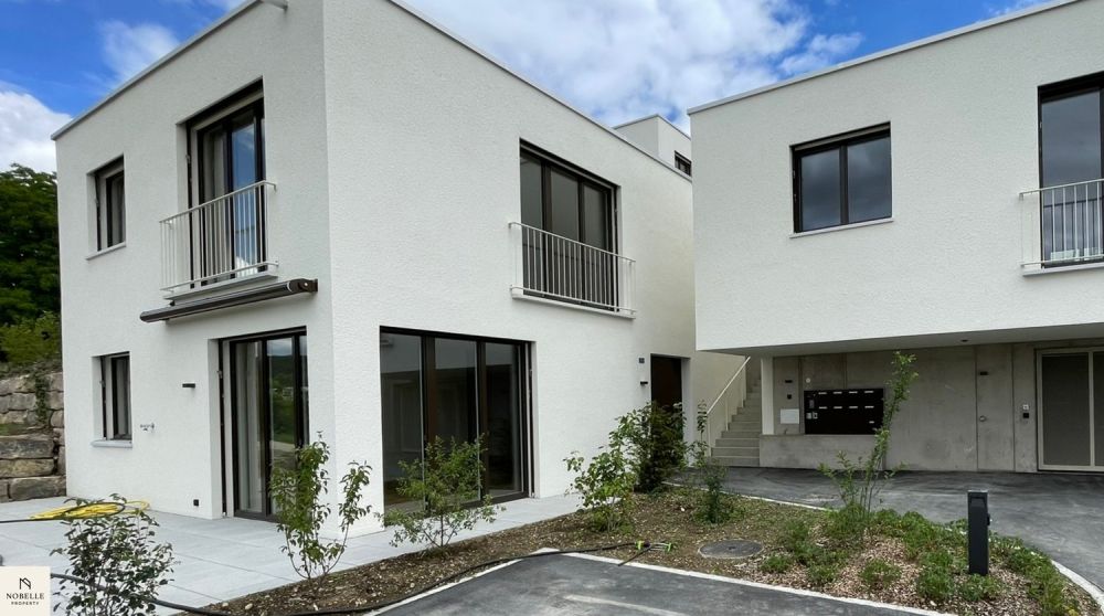 Sonnig, modern und hochwertig – 2.5 Zimmer Wohnung mit unverbaubarer Aussicht -  Bild 2