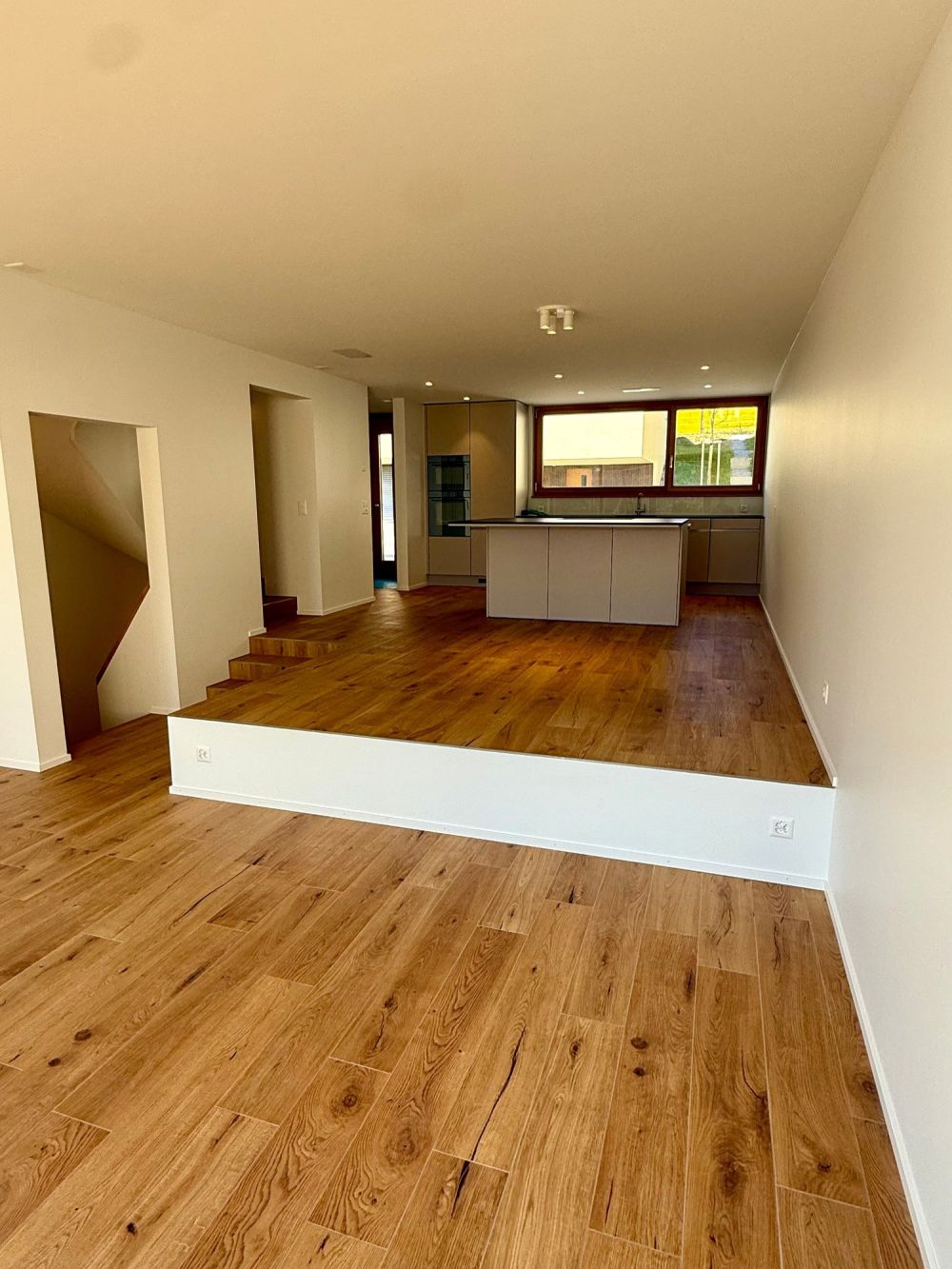 Hochwertiges Einfamilienhaus im Baurecht - 360° Drohnen Video -  Bild 5