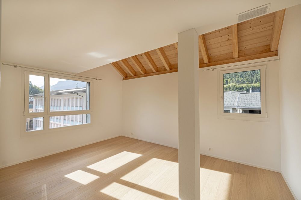 Exklusive 5.5-Zimmer-Neubauwohnung im Herzen von Domat/Ems  sofort bezugsbereit - Zimmer