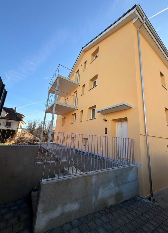 Einziehen und wohlfühlen - Kernsaniertes MFH mit Seesicht - Bild 1