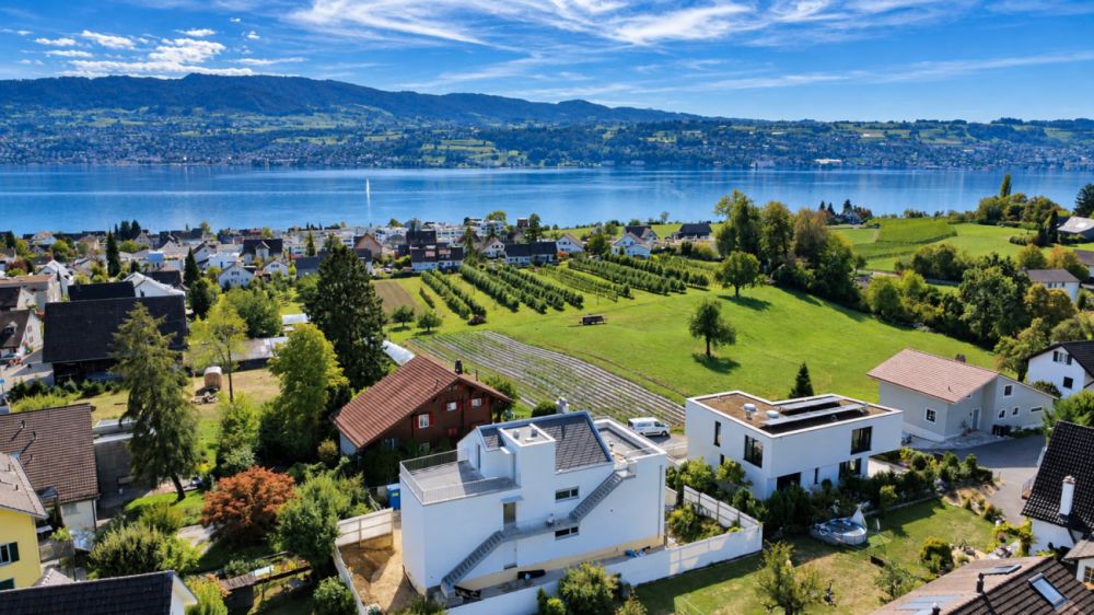 Exklusive 3.5 Zimmer Gartenwohnung mit Seesicht an bester Lage in Stäfa -  Bild 1