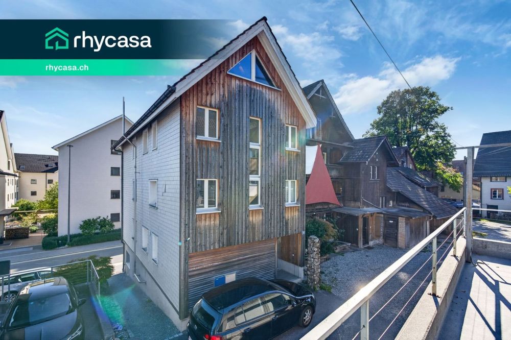 Zweifamilienhaus mit zwei Maisonettewohnungen im Dorfkern von Balgach -  Bild 1