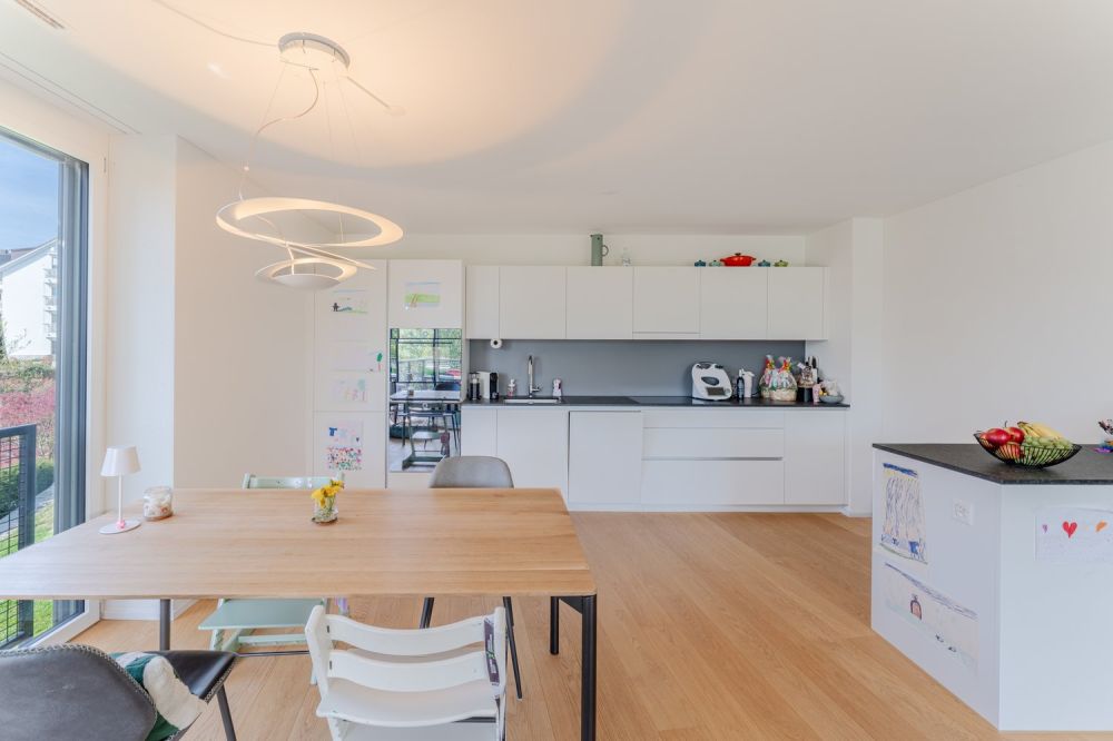 Exklusive 4½ Zimmer-Minergie-Maisonette-Wohnung an familienfreundlicher Lage mit gemütlichem Garten -  Bild 7