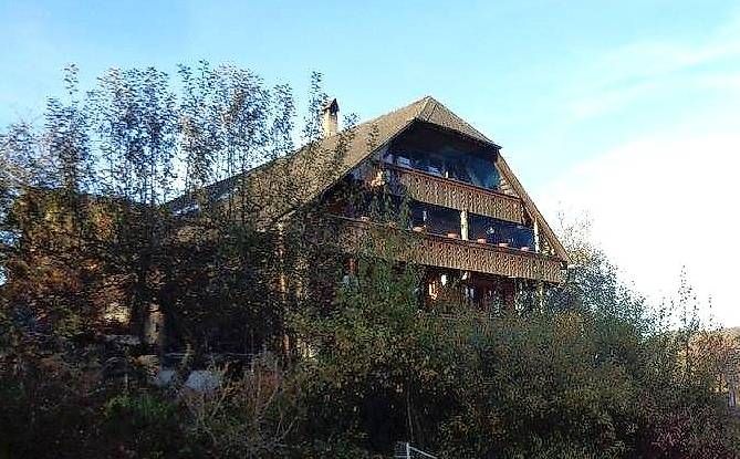 Bauernhaus mit Spycher -  Bild 1