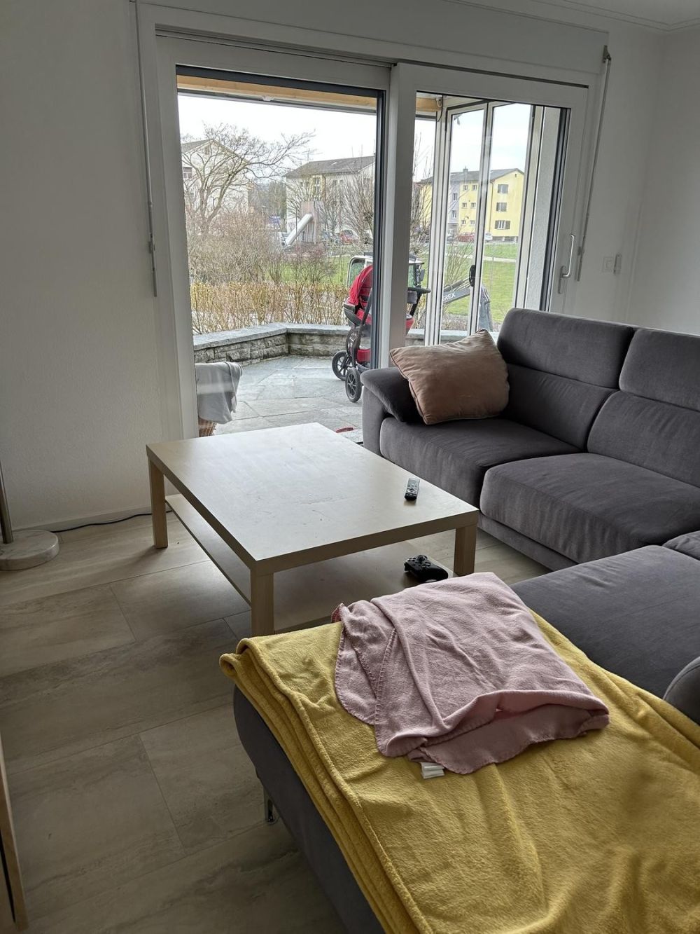Exklusives, freistehendes Einfamilienhaus im Hochparterre mit grossem Garten in Brugg -  Bild 1