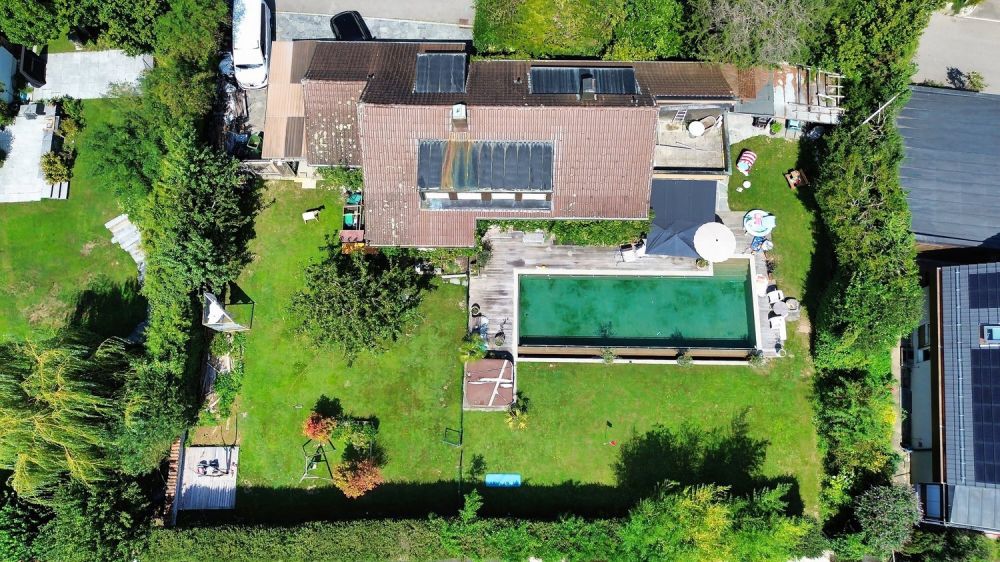 Traumhafte Lage/Garten- und Poolparadies/unmittelbar nähe Aare/viel Potenzial (Ausbau oder Neubau) - Bild 3