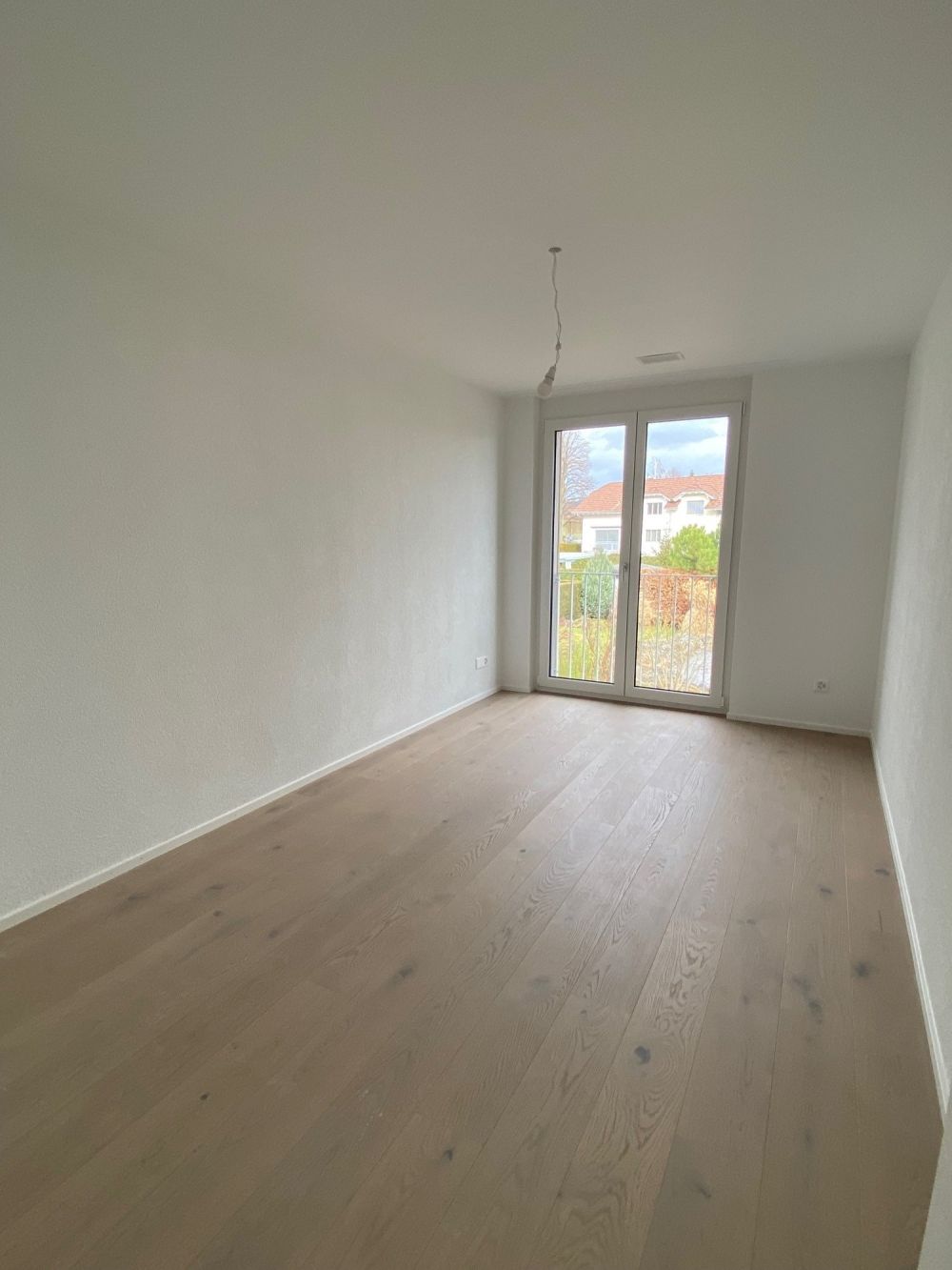 Moderne 4.5-Zimmerwohnung mit zwei grosszügigen Balkonen - Zimmer 1