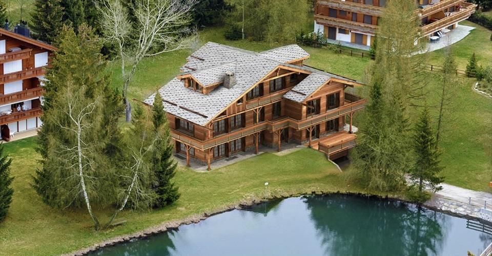 7.5 pièces en triplex – Chalet Flora à Crans-Montana - Appartement 7.5 pièces - image - 1