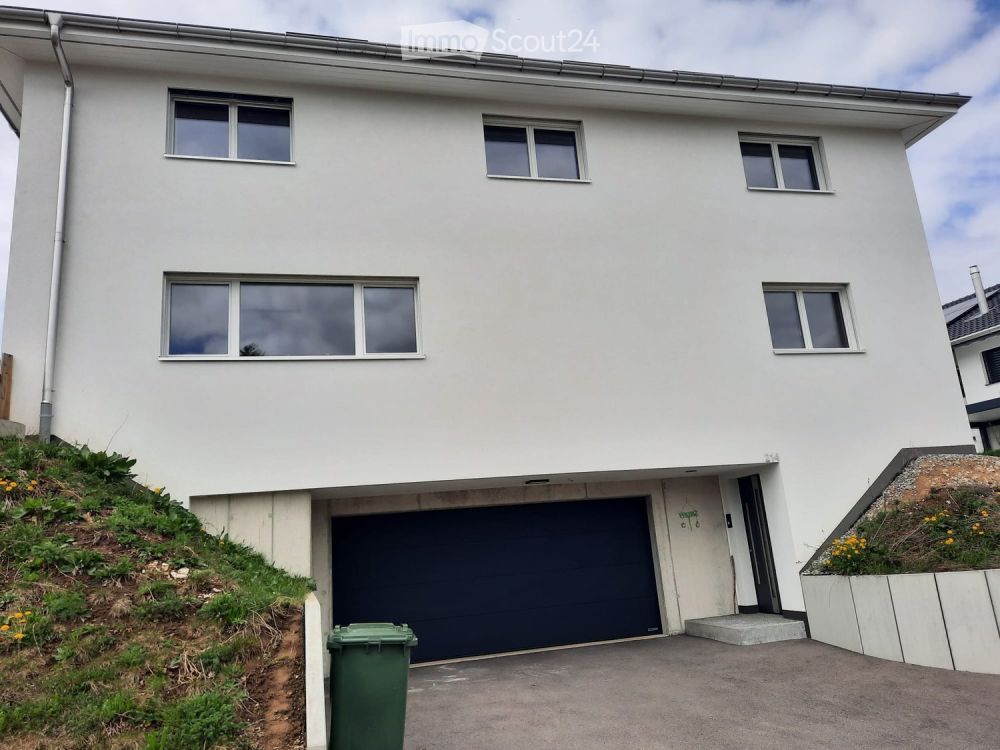Einzelne neue Villa mit 7,5 Zimmern in Lajoux – Moderner Komfort und friedliche Umgebung -  Bild 1