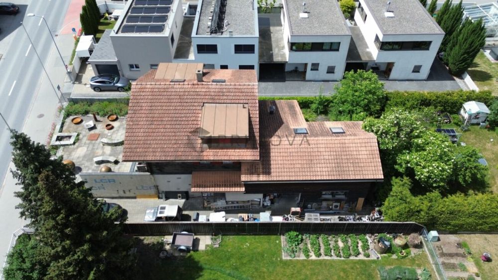 Traditionsreiches Chalet mit Gastronomie & zwei Wohneinheiten auf weitläufigem Grund -  Bild 2