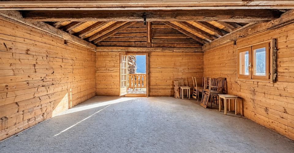Chalet à rénover – L'âme d'une grange alpine à Sarreyer - Maison jumelée 4.5 pièces - image - 3