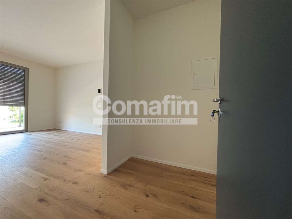 Chiasso : 2.5 locali al 1P - Moderno con terrazzo - Bild 8