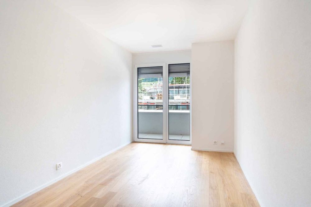 Luxuriöse 4.5-Zimmer-Wohnung mit Balkon, neu -  Bild 4
