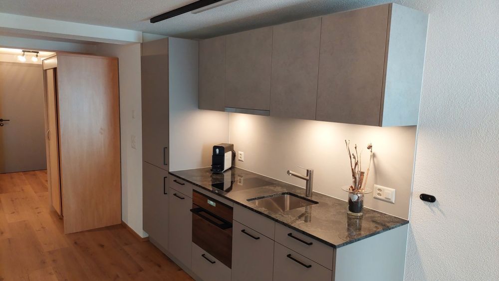 1.5 Zi.-Studio möbliert bis 2 Pers. Grosser Balkon verglast -  Bild 3