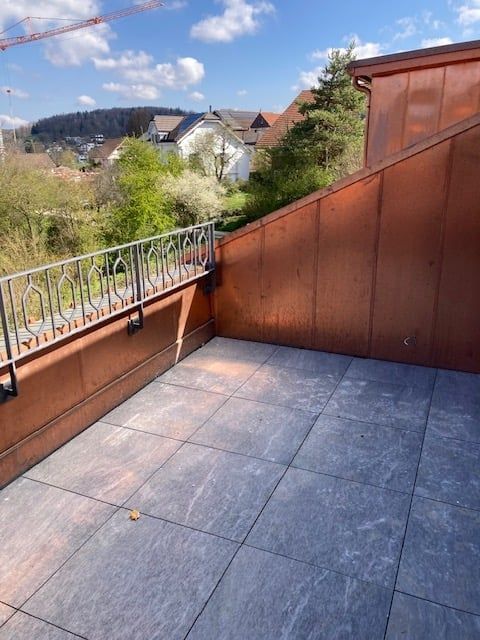 Moderne 4.5-Zimmer-Dachwohnung in Büsserach mit Balkon und schöner Aussicht -  Bild 1