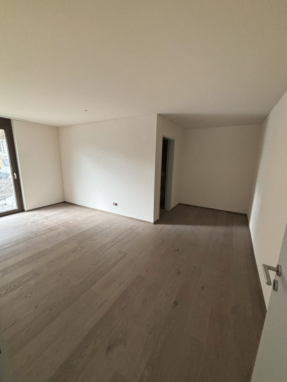 Grosszügige, neuwertige 3.5 Zimmer-Wohnung mit Garten -  Bild 10