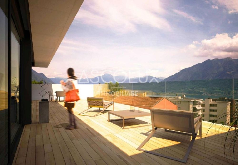 Attico Prestigioso con Panoramica Vista Lago - 4.5 Locali di Raffinatezza e Luminosità  | Prestigeträchtige Dachwohnung mit Panoramablick auf den See - 4.5 Zimmer voller Raffinesse und Helligkeit - Vista attico terrazza 2.jpg