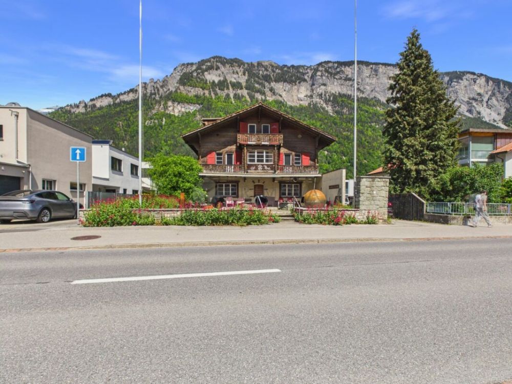 Traditionsreiches Chalet mit Gastronomie & zwei Wohneinheiten auf weitläufigem Grund -  Bild 8