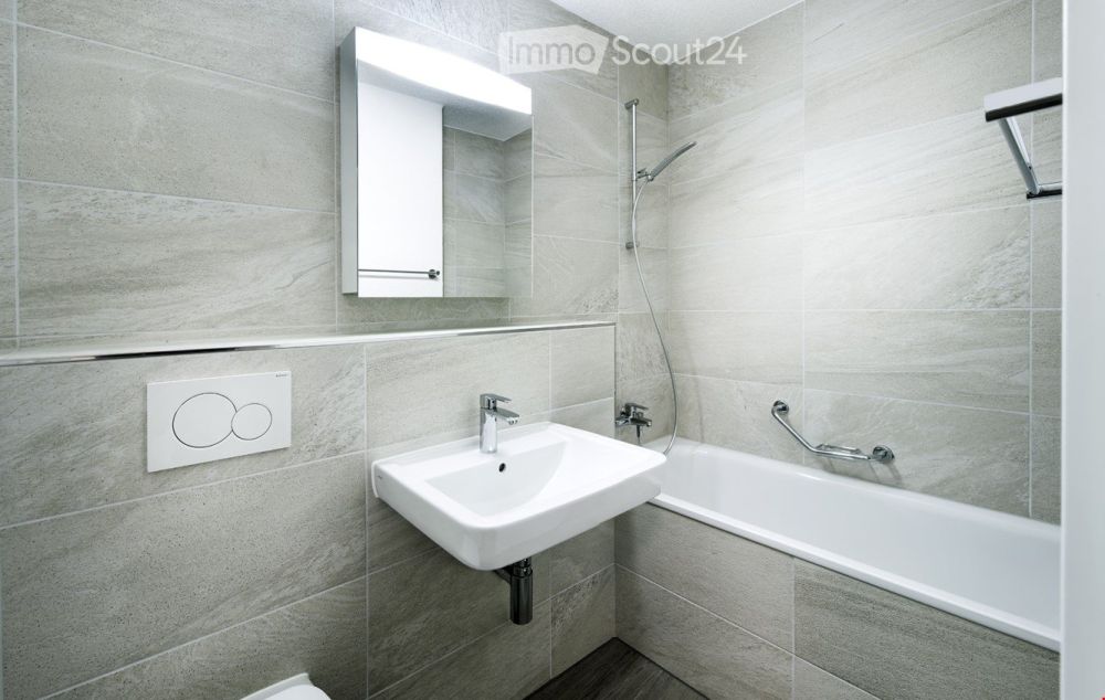 2 Zimmer EG Wohnung, zentrale Lage sucht Sie als neue Mieterin / neuen Mieter -  Bild 4