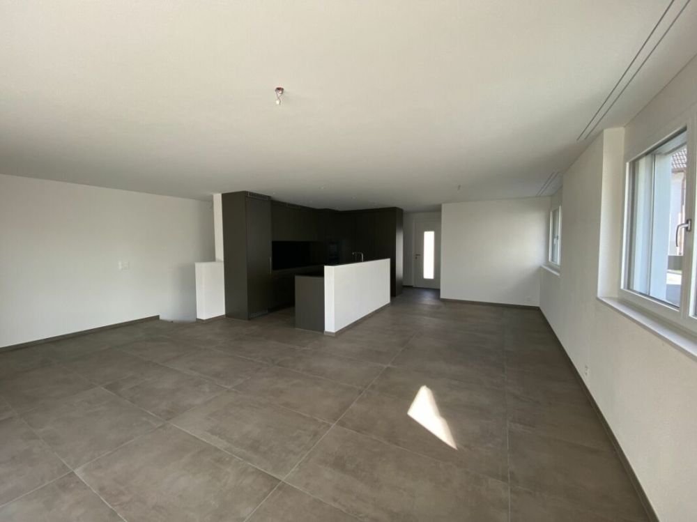 6 1/2-Zimmer-Doppeleinfamilienhaus mit nutzbarer Landfläche -  Bild 5