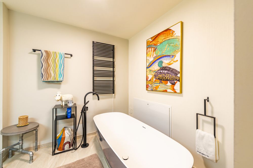 PONTE CAPRIASCA  Nuovo Attico di 8 locali  (suddiviso in 2 unità) - bagno moderno / modernes Bad / modern bathroom