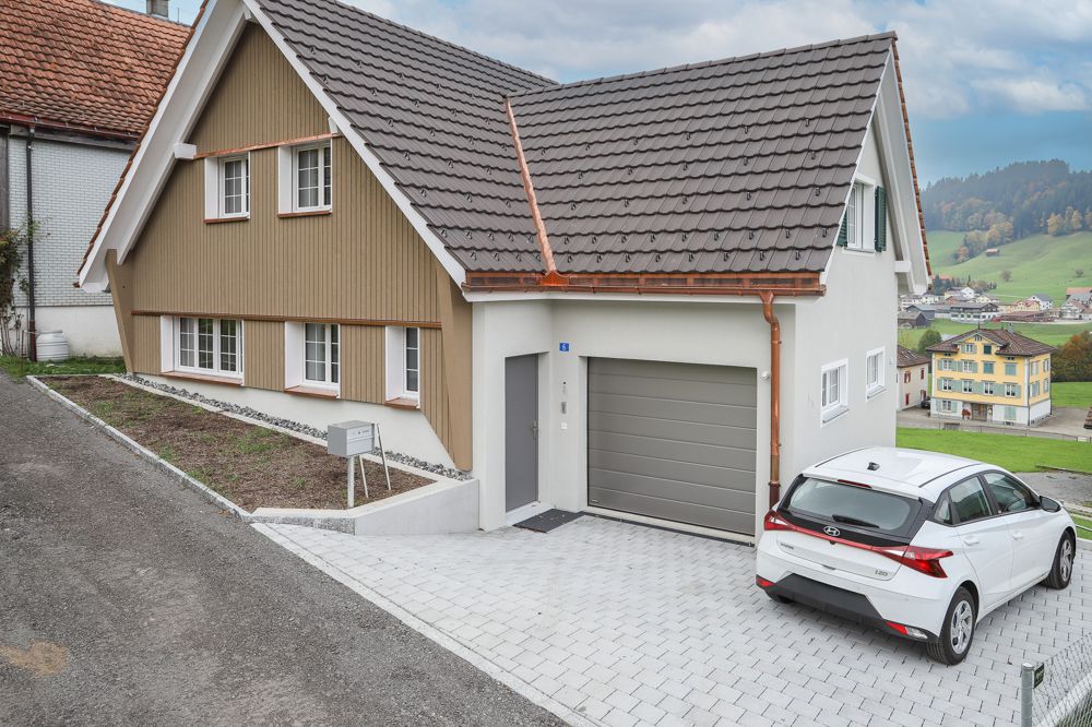 Moderner Neubau inmitten der Appenzeller Hügellandschaft - Draussen