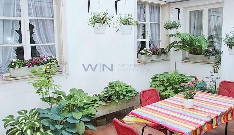 8 Zi-Wohnhaus mit Garage & Garten - Terrasse