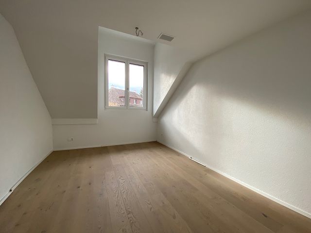 Charmante 4.5-Zimmerwohnung mit leichten Dachschrägen - Zimmer 2