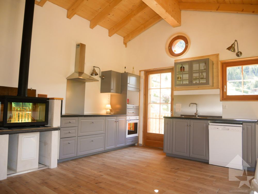 Superbe chalet neuf à Liddes ! Ensoleillement top et belle vue ! - Cuisine