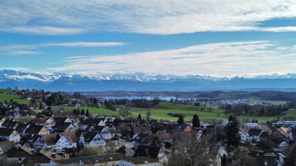 Moderne Attikawohnung mit See- und Bergpanorama - Walde Immobilien AG