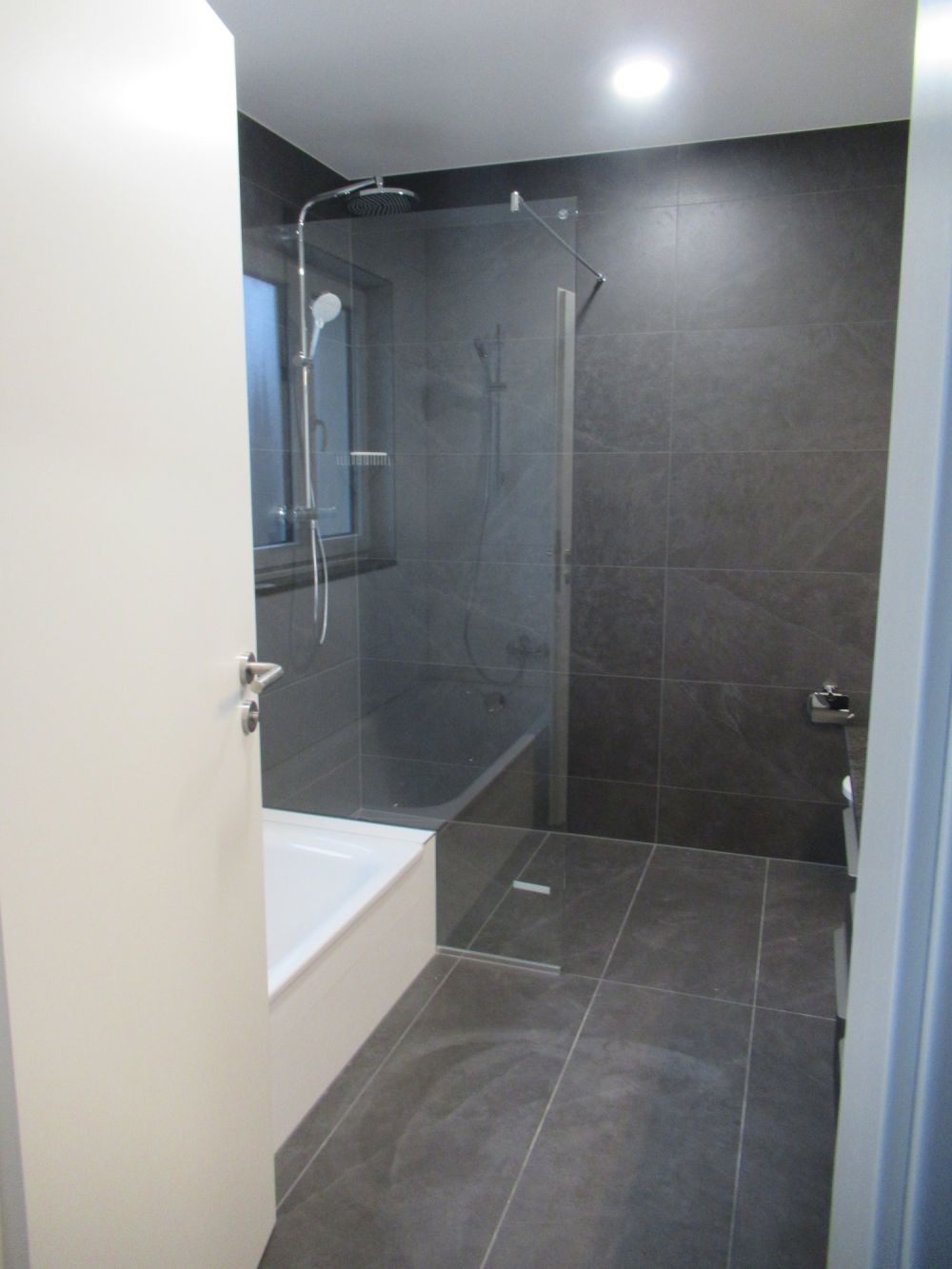 Grosszügige, moderne 3.5 Zimmerwohnung im ländlichen Büsserach, nahe Basel. - Bild 11