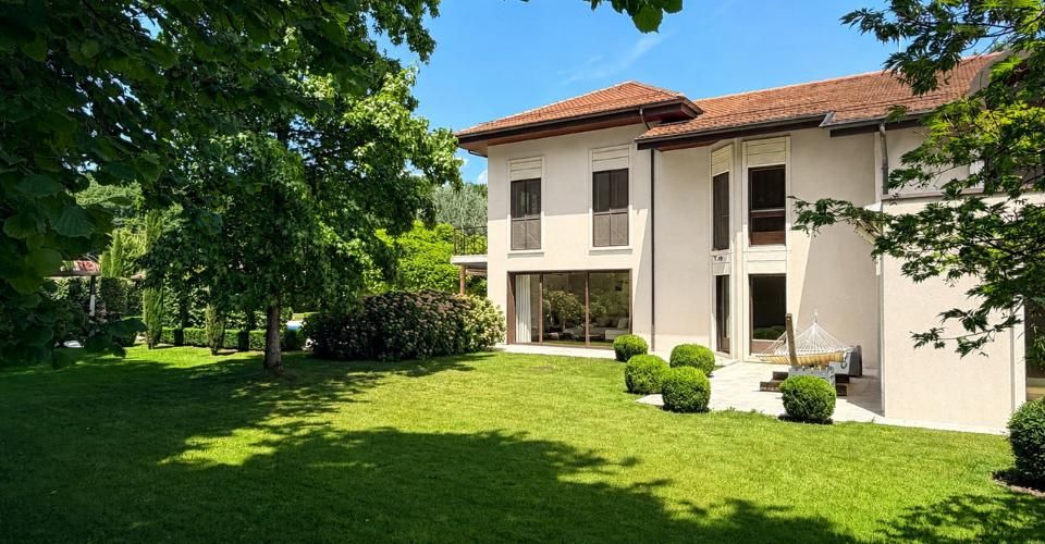 À Mies, une maison rare où la nature devient un luxe - Maison 10 pièces - image - 6