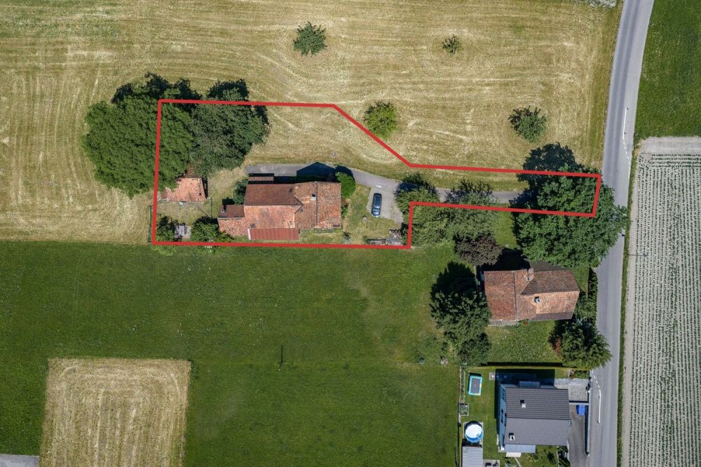 Einfamilienhaus mit Ökonomiegebäuden -  Bild 3