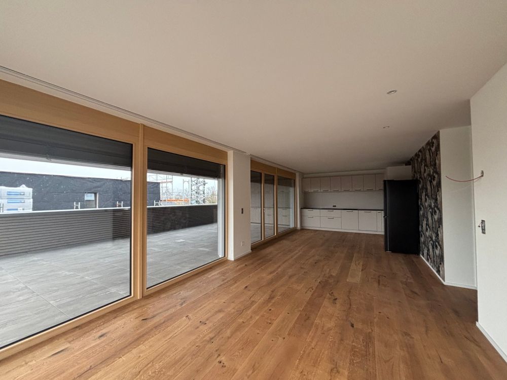 Attraktive 6.5 Zimmer Neubauwohnung an ruhiger Lage in Erlen -  Bild 3