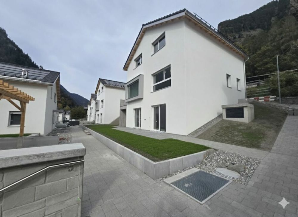 Modernes 6.5-Zimmer-Einfamilienhaus mit grosser Terrasse in Rothenbrunnen - Bild 2