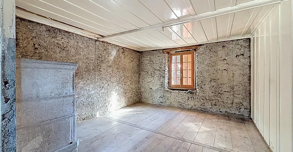 Chalet à rénover – L'âme d'une grange alpine à Sarreyer - Maison jumelée 4.5 pièces - image - 8