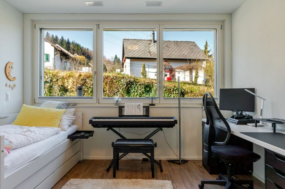 Exklusive 5.5 Z' Maisonette-Wohnung mit verglastem Balkon, Weitsicht und 2 EHP's -  Bild 3