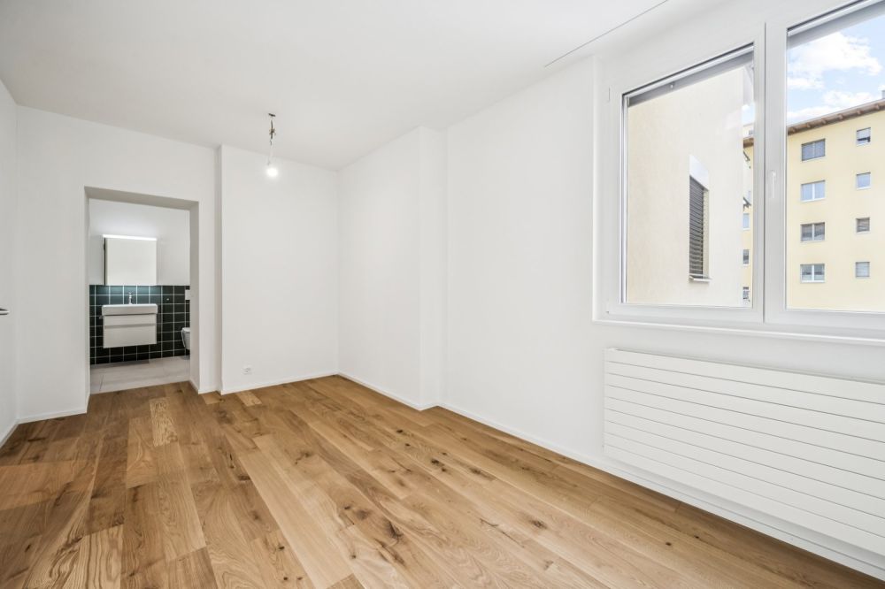 Neubau-Ferienwohnung im Dachgeschoss - Schlafzimmer mit Bad