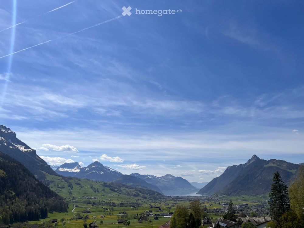 Exklusive Panorama-Residenz mit Einfamilienhaus-Flair in Schwyz, nahe Zug -  Bild 6