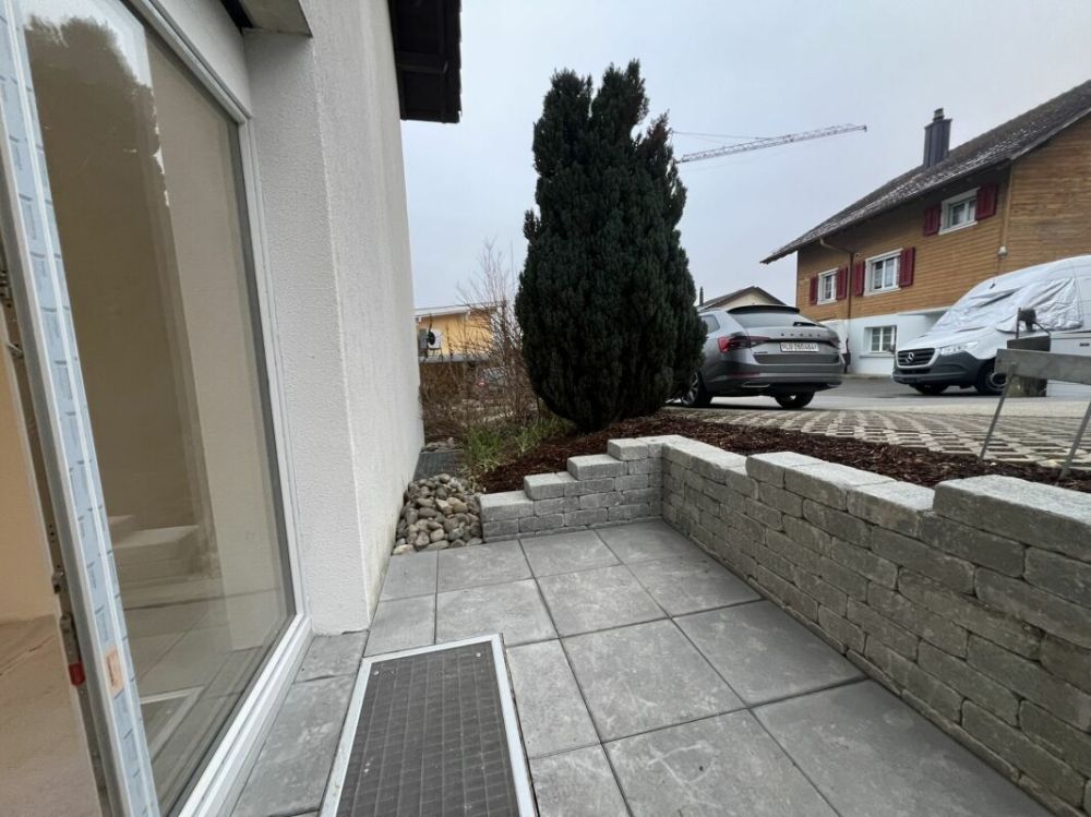 Schmucke 2,5 Zi mit Privatsitzplatz -  Bild 5