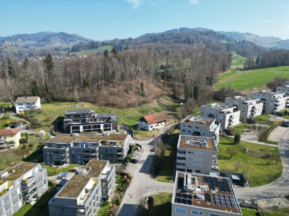 NEUBAU - Moderne 4.5-Zimmer-Wohnung im Obergeschoss an idyllischer Lage -  Bild 2
