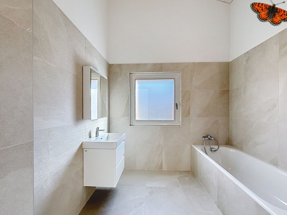 MAGNIFIQUE VILLA AVEC VUE LAC DISPONIBLE DE SUITE - Bild 13