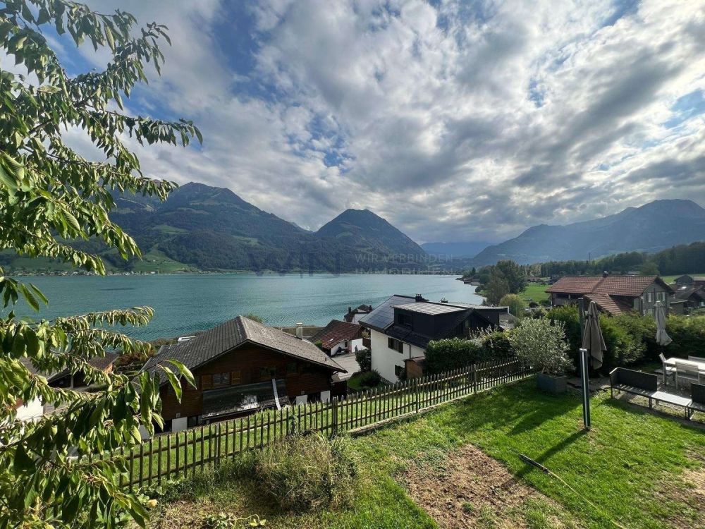 Massivholz-Neubau mit Blick auf den Sarnersee - Wenn der Tag leise wird
