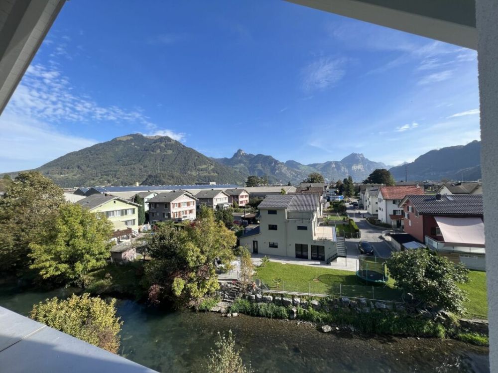 Neubau: 3.5-Zimmer-Attikawohnungen in Oberurnen - Musterfoto Aussicht