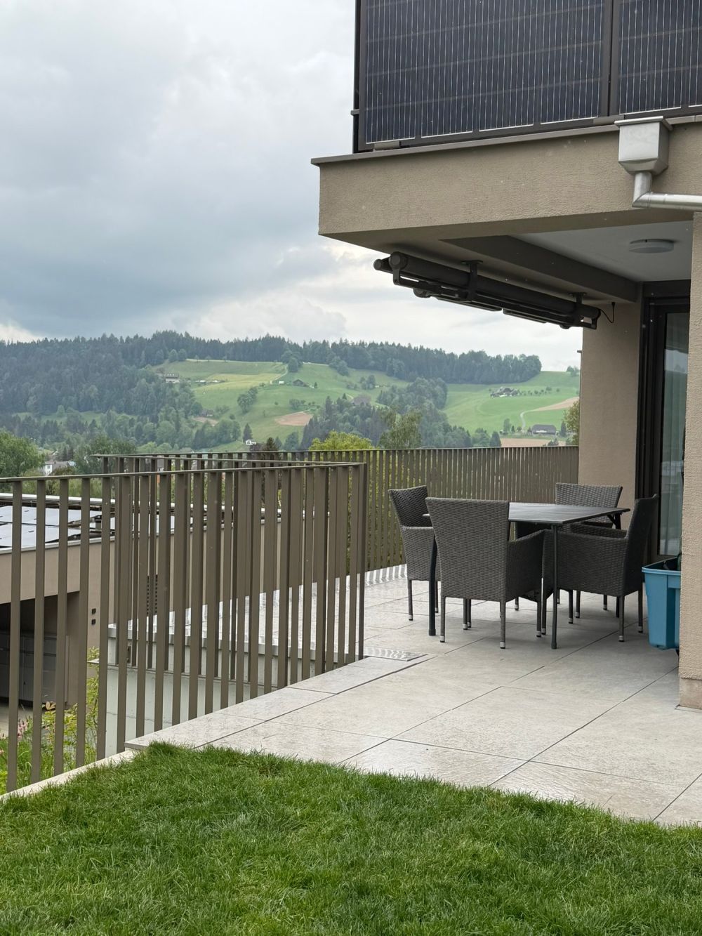 Grosse 3.5 Zimmerwohnung 92.5m2, 2 Nasszellen und 36 m2 Terrasse -  Bild 2