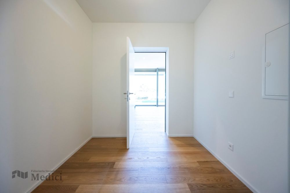 MODERNO ED ELEGANTE APPARTAMENTO VISTA LAGO -  Bild 12