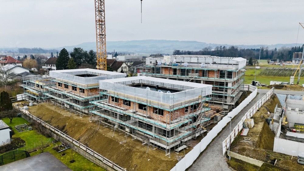 Familienwohnen mit Aussicht - grosszügiges 5.5-Zi. Doppel-Einfamilienhaus -  Bild 2